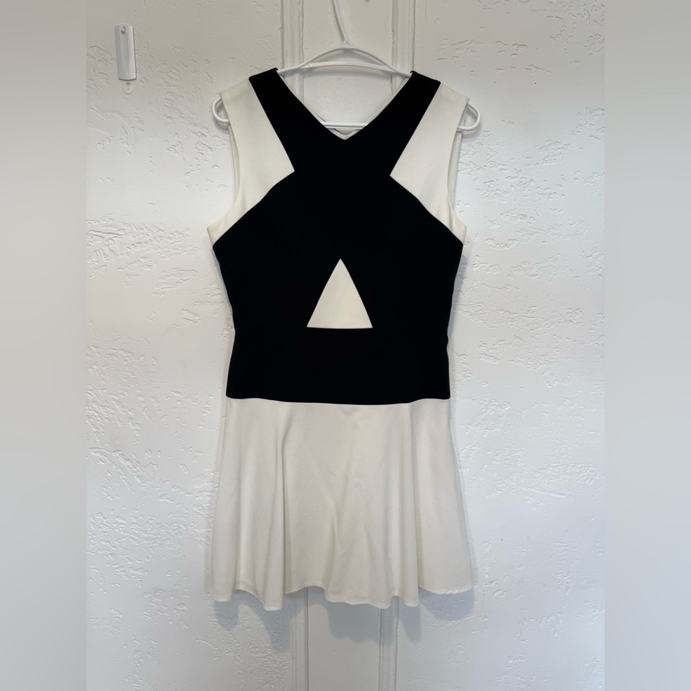 Elegant Black and White Sleeveless Dress